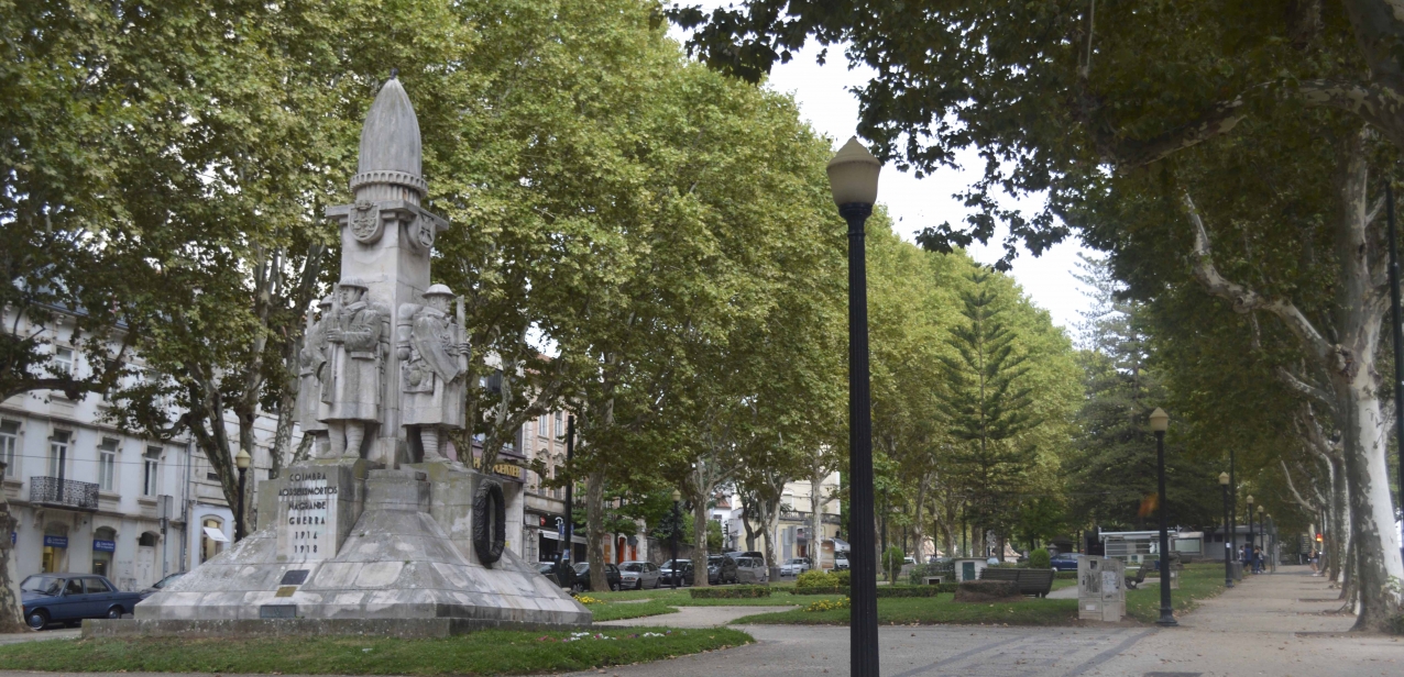 Jardins da Av. Sá Da Bandeira [Gardens of Sá da Bandeira Avenue]: