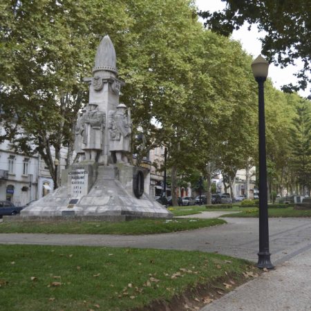 Jardins da Av. Sá Da Bandeira [Gardens of Sá da Bandeira Avenue]